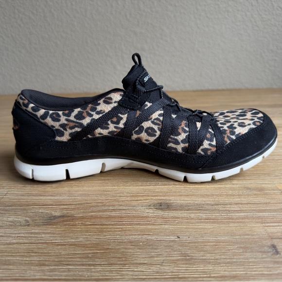 Skechers Leopard Print Sneakers Womens 10 Black Air Cooled Memory Foam Comfort - Picture 4 of 12